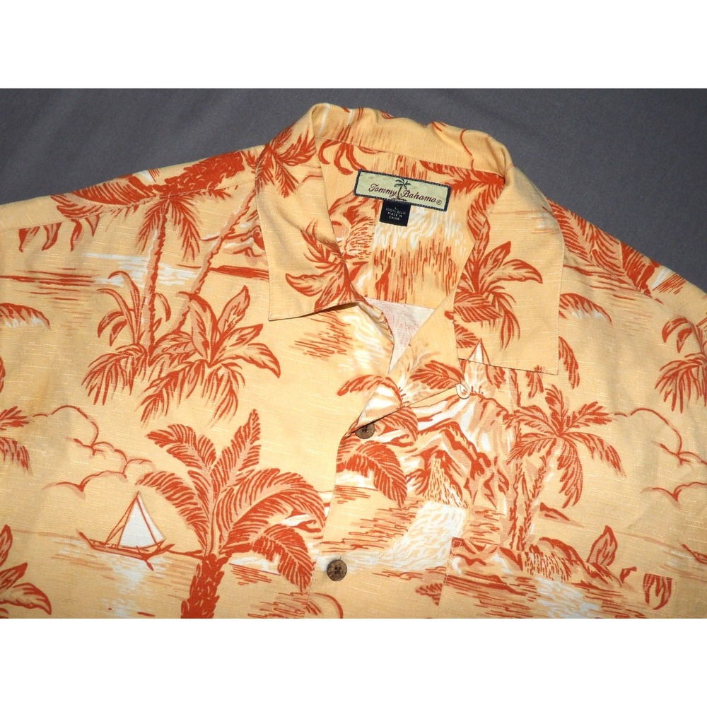 Tommy Bahama 100% Silk Short Sleeved Button Up Floral Hawaiian Shirt Men's Large